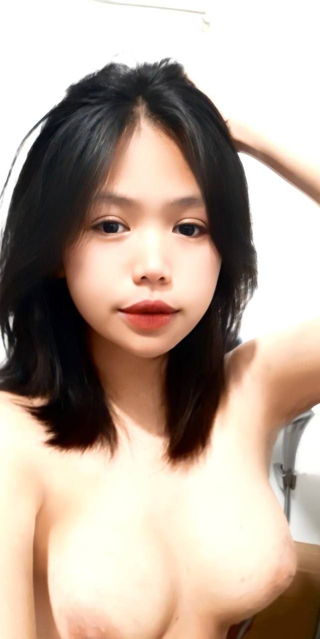 Em kế đang xem porn thì bị anh trai đâm từ phía sau