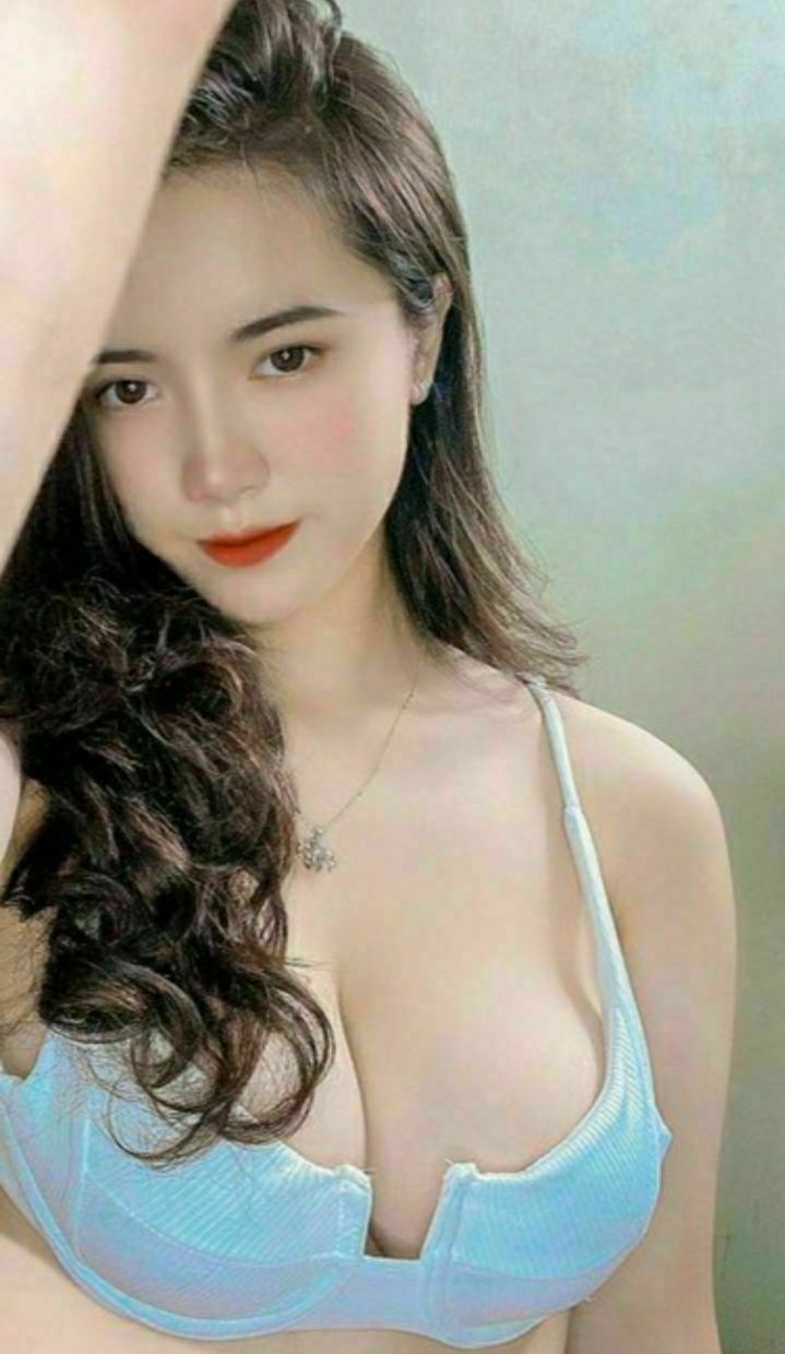 ông chồng sắp phá sản, cô vợ đi làm thư ký để trả nợ